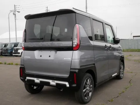 Mitsubishi Delica Mini