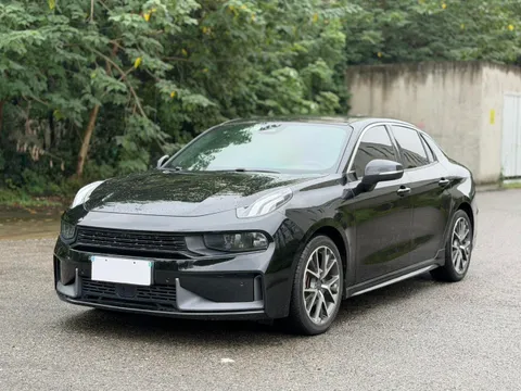 Lynk & Co 03