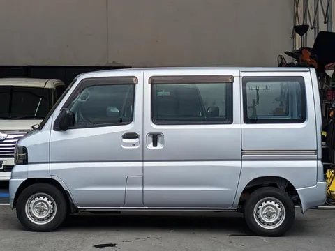 Nissan Clipper Van
