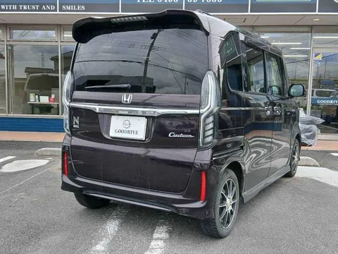 Honda N-BOX Custom