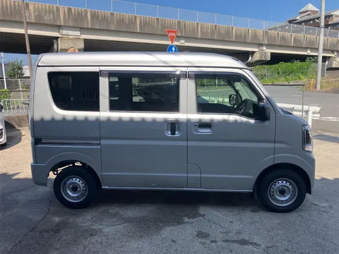 Nissan Clipper Van