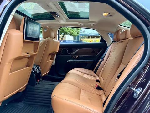 Jaguar XJ