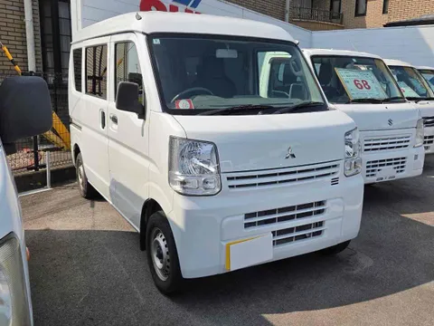 Mitsubishi Minicab Van