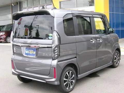 Honda N-BOX Custom