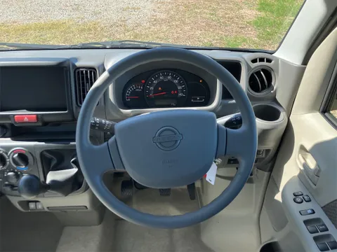 Nissan Clipper Van