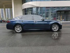 Infiniti Q70