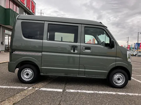Nissan Clipper Van
