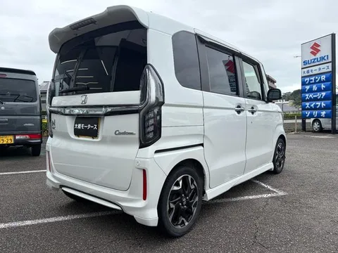 Honda N-BOX Custom