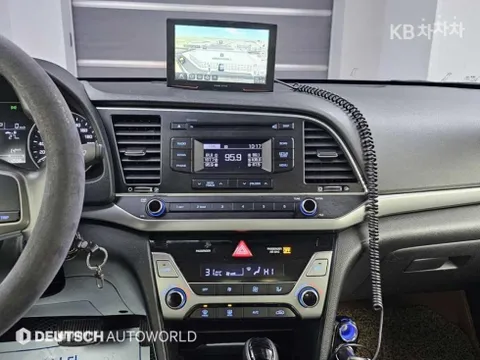 Hyundai Elantra (Avante)