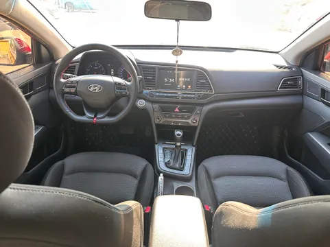 Hyundai Elantra (Avante)
