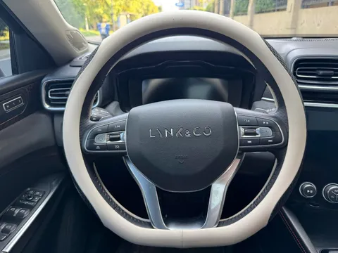 Lynk & Co 02
