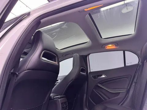 Mercedes-Benz Mercedes-Benz GLA