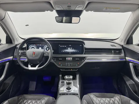 Hongqi HS5