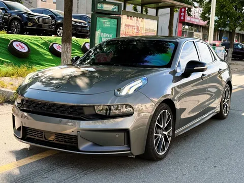 Lynk & Co 03