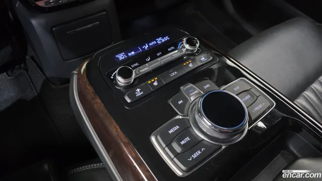Genesis G90 (EQ900)