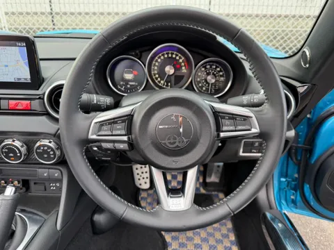 Mazda MX-5 (Roadster)
