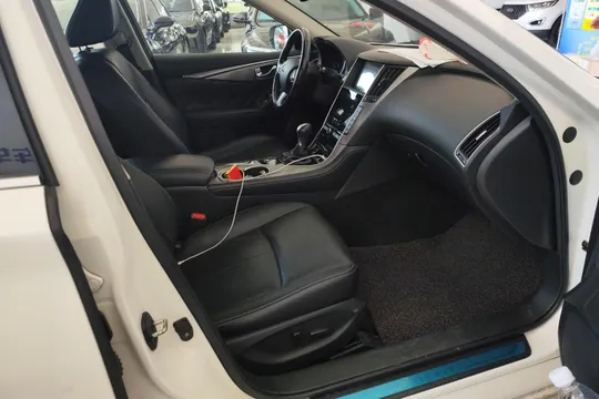 Infiniti Q50L