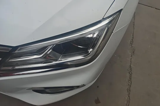 Roewe i5