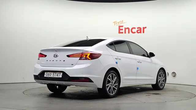 Hyundai Elantra (Avante)