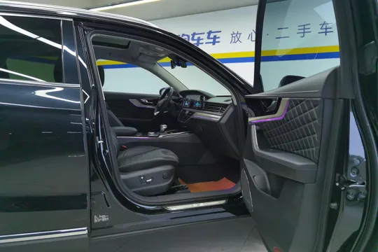 Hongqi HS5
