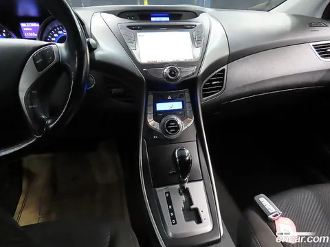 Hyundai Elantra (Avante)