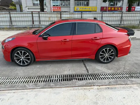Lynk & Co 03