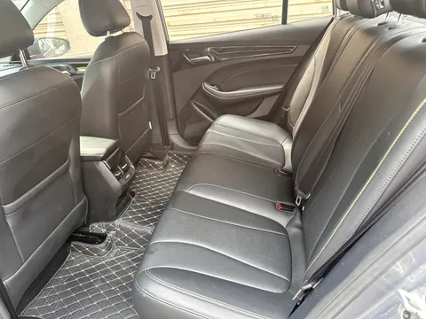Roewe i5