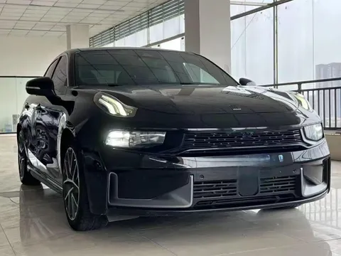 Lynk & Co 03