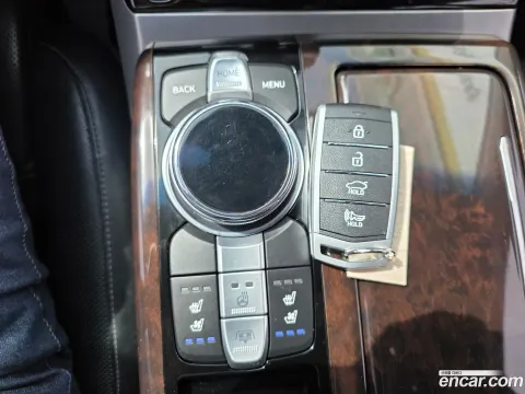 Genesis G90 (EQ900)
