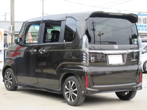 Honda N-BOX Custom