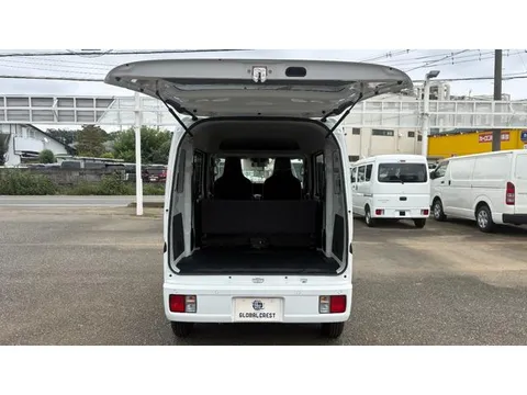 Nissan Clipper Van