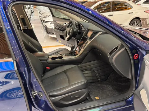 Infiniti Q50L