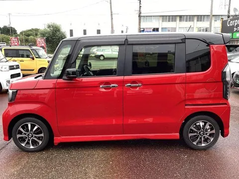 Honda N-BOX Custom