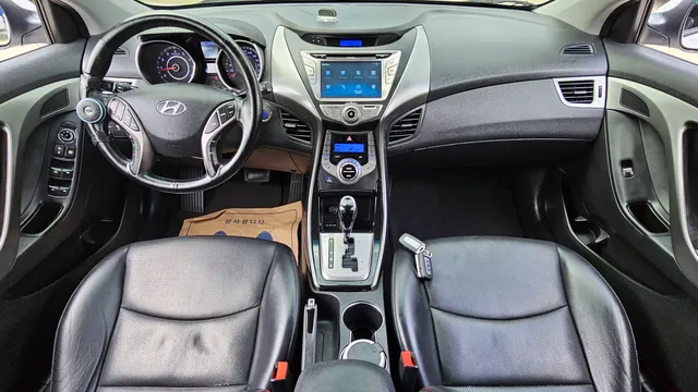 Hyundai Elantra (Avante)
