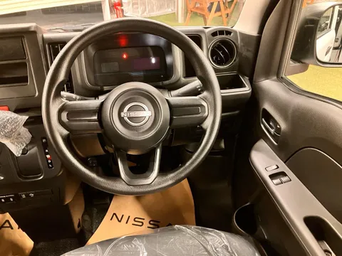 Nissan Clipper Van