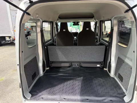 Nissan Clipper Van