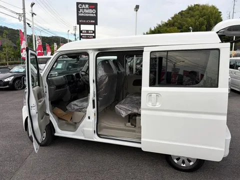 Nissan Clipper Van
