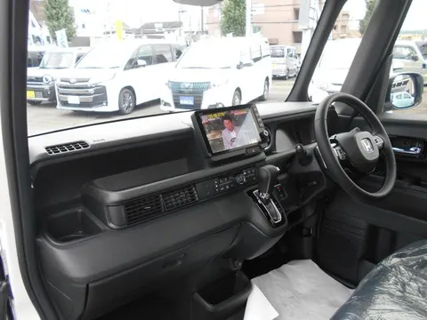 Honda N-BOX Custom