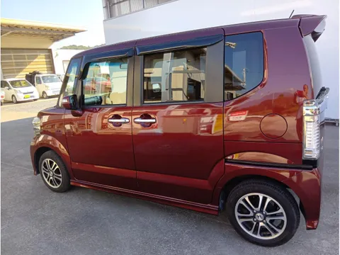 Honda N-BOX Custom