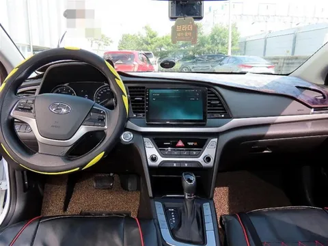 Hyundai Elantra (Avante)