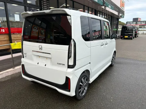 Honda N-BOX Custom