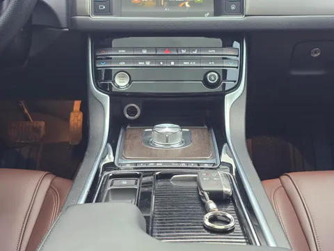 Jaguar XFL
