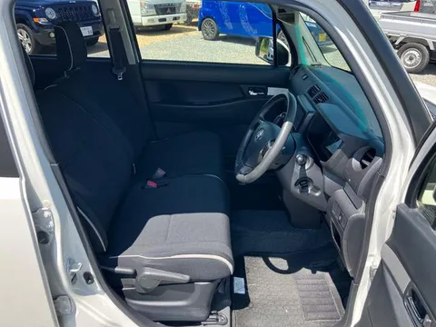 Toyota Pixis Space