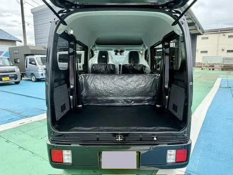Nissan Clipper Van