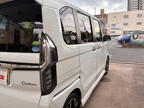 Honda N-BOX Custom