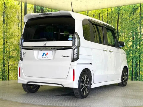 Honda N-BOX Custom