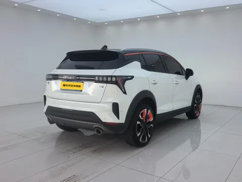 Lynk & Co 06