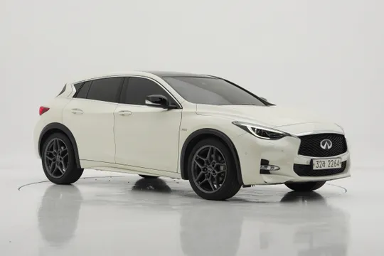 Infiniti Q30