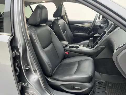 Infiniti Q50L