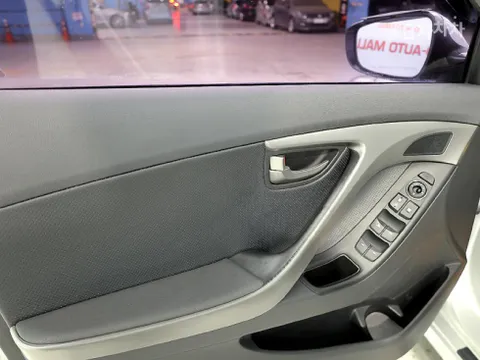 Hyundai Elantra (Avante)